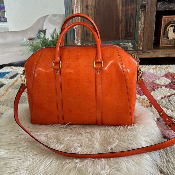 Gorgeous MCM handbag with Crossbody strap - Picture 3 of 8
